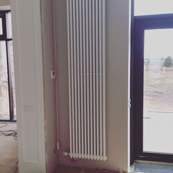 Внутрипольный конвектор + вертикальный радиатор