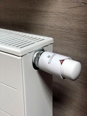 Термоголовка Schlosser Brillant 600200002 (на радиаторе)