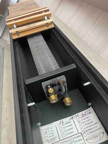 Carrera 4S - вузький внутрішньопідлоговий конвектор