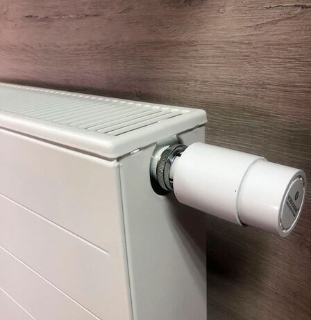 Термоголовка Schlosser Diamant Invest на радиаторе