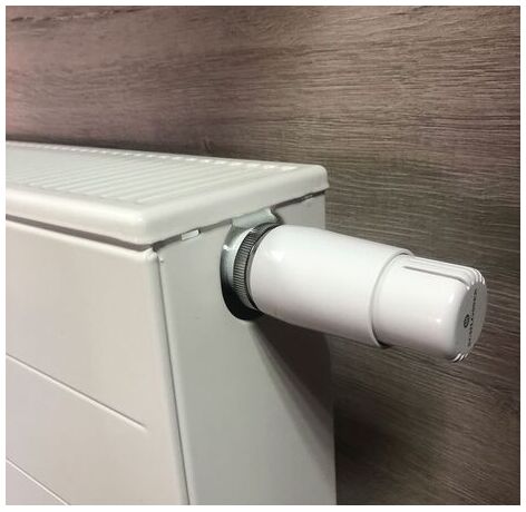 Термоголовка Schlosser Mini на радиаторе