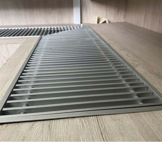 Carrera М - конвектор с маленькой глубиной