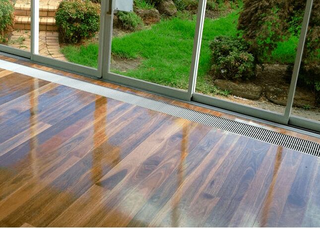 Внутрипольный конвектор Cooltherm Altherm в комнате